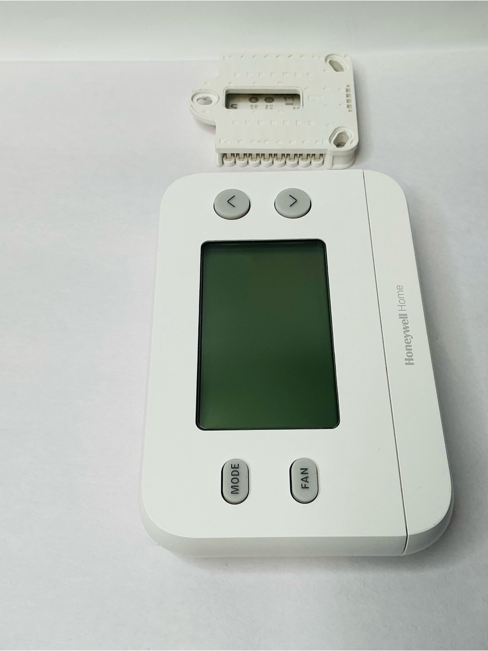 Honeywell Home X1N Non-Programmable Thermostat, Single-Stage, 1 Heat/1 Cool - Picture 10 of 12